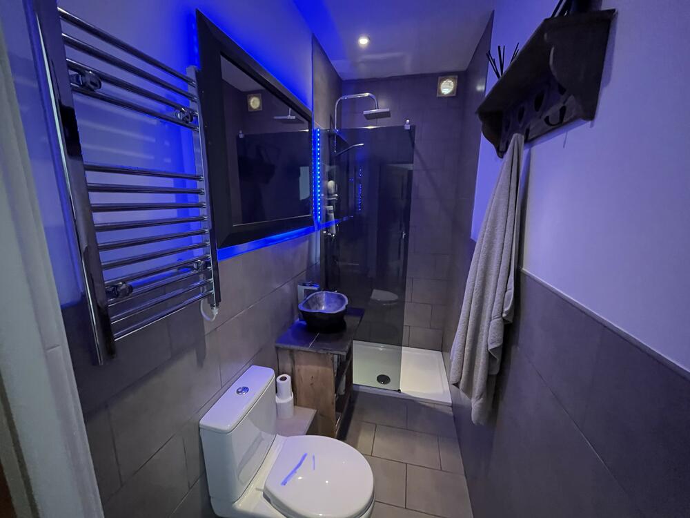 Flat & Studio, 41 West Road, Westcliff-On-Sea, Essex SS0 9AU