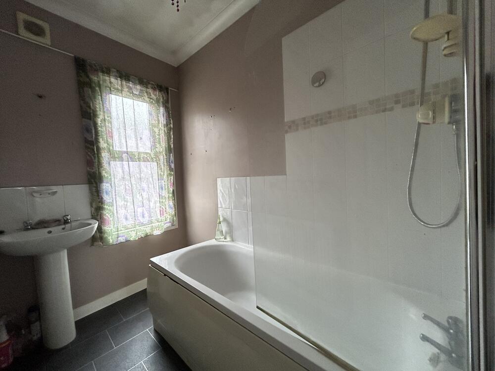 83 , Manor Road, Hastings, East Sussex TN34 3LP