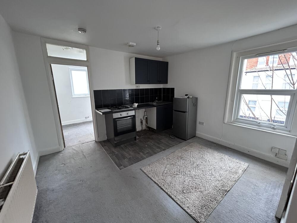 Flat 4, 166 York Road, Southend-On-Sea, Essex SS1 2DZ