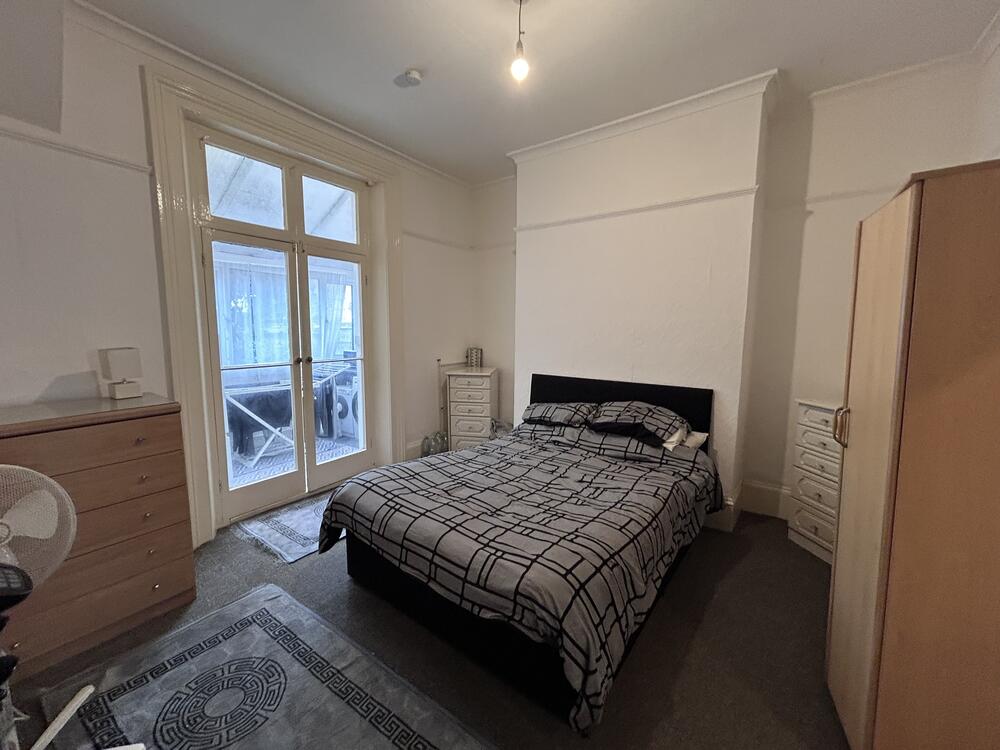 Flats 1 & 2, 11 Carlton Avenue, Ramsgate, Kent CT11 9BP