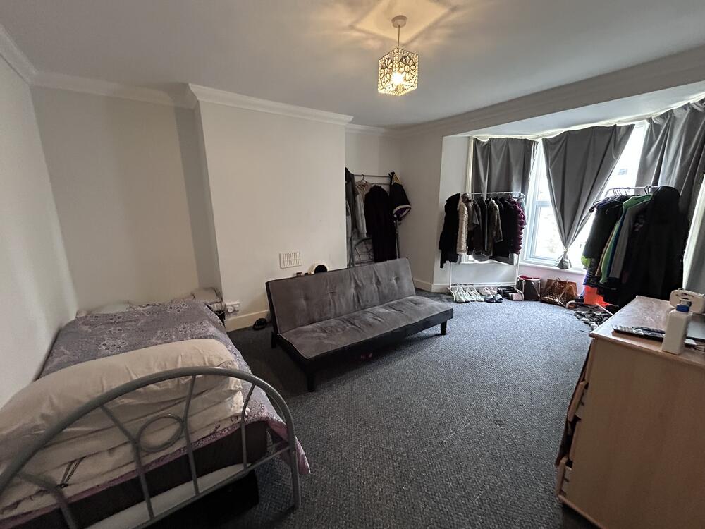 Flats 1 & 2, 11 Carlton Avenue, Ramsgate, Kent CT11 9BP