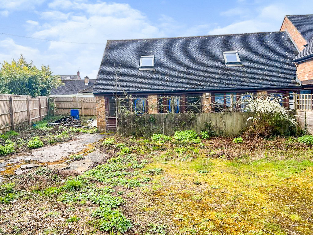 Loveitts Auctions Cottage (The Letting Rooms), Holly Bush Lane