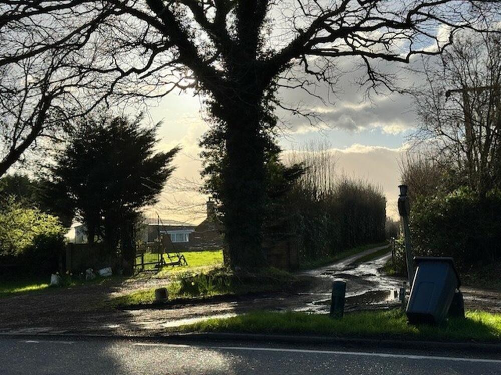 Whitethorns Farm, Ashley Green Road, Chesham, Buckinghamshire HP5 3PE