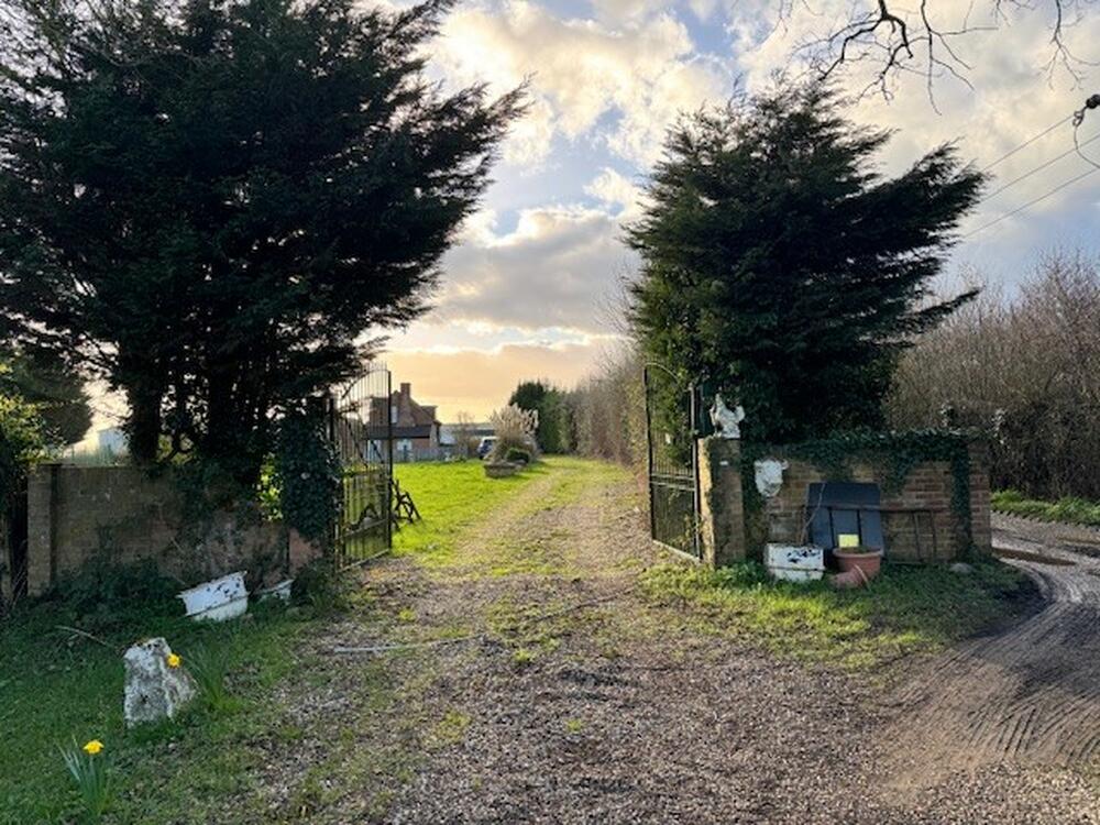 Whitethorns Farm, Ashley Green Road, Chesham, Buckinghamshire HP5 3PE