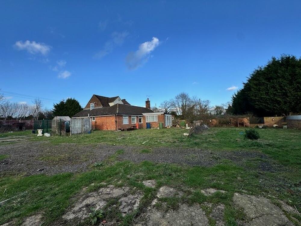 Whitethorns Farm, Ashley Green Road, Chesham, Buckinghamshire HP5 3PE