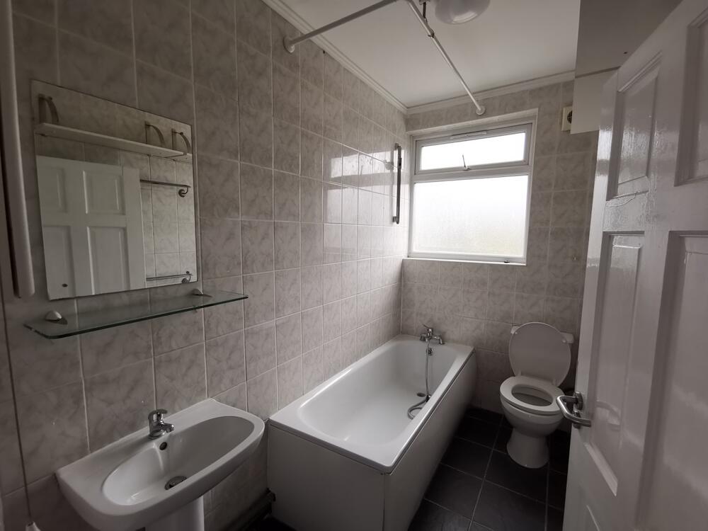 28 , Links View, Greenford Lane, Greenford, Middlesex UB6 9AT