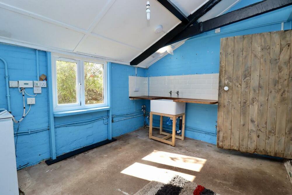 1 Burts Cottages property image 5