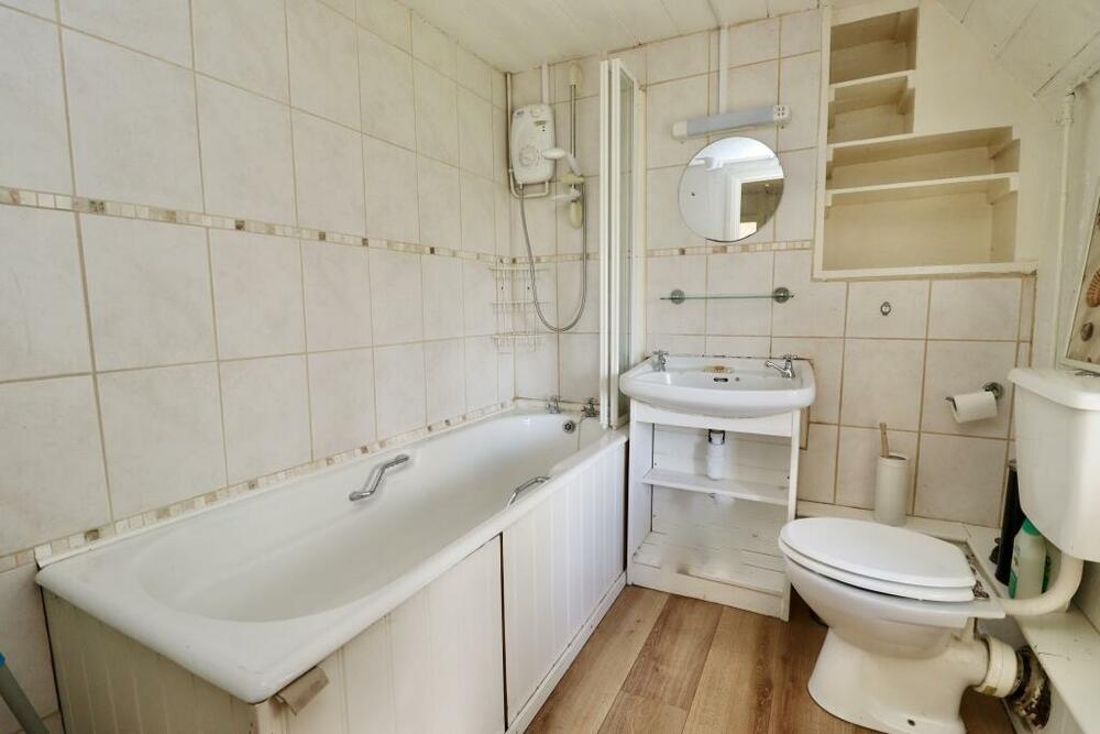 1 Burts Cottages property image 8