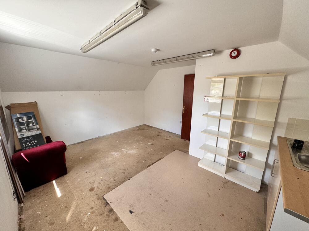 109a High Street property image 6