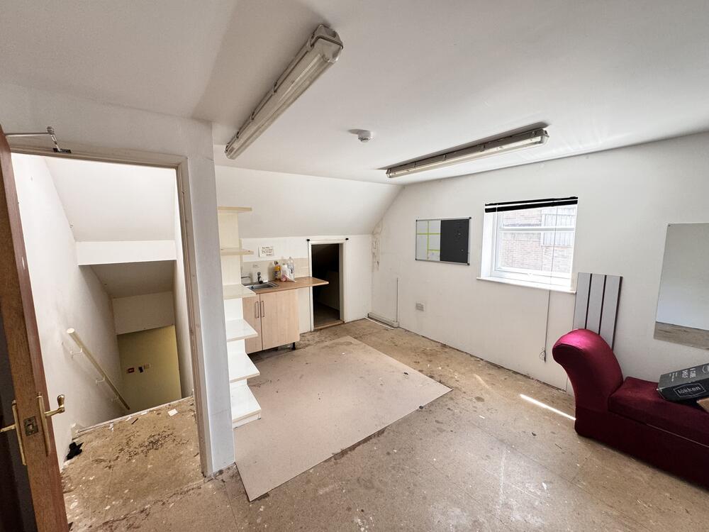 109a High Street property image 5