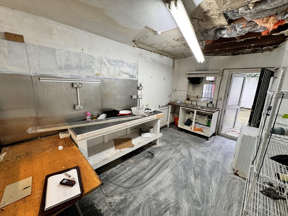 8 Victoria Road property image 3