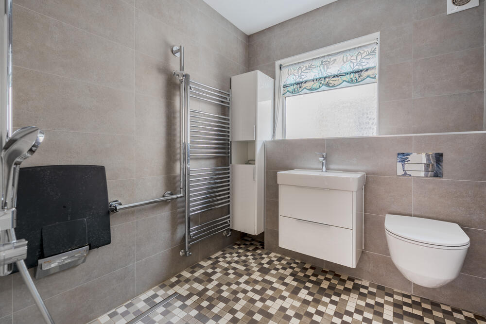 7 Oaklands Drive property image 9