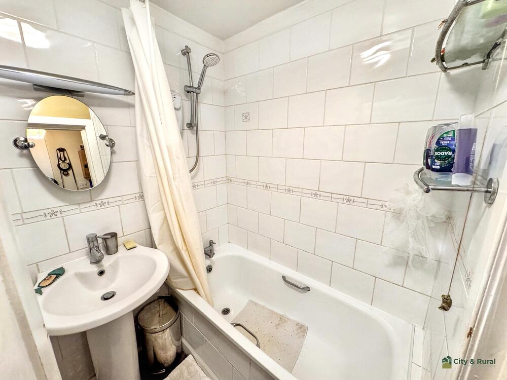 Flat 2 property image 6