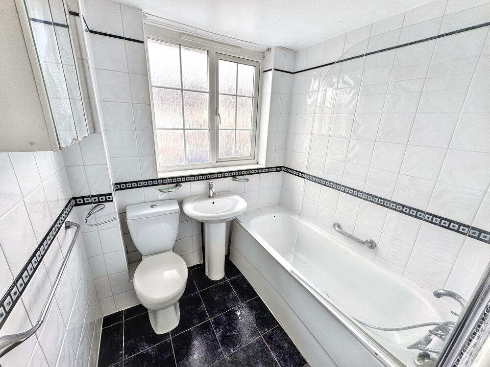 14 Crane Close property image 9