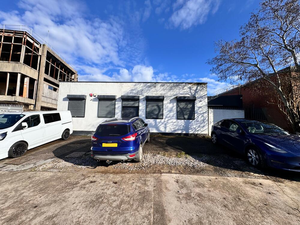 16 and 16A Emery Road property image 1