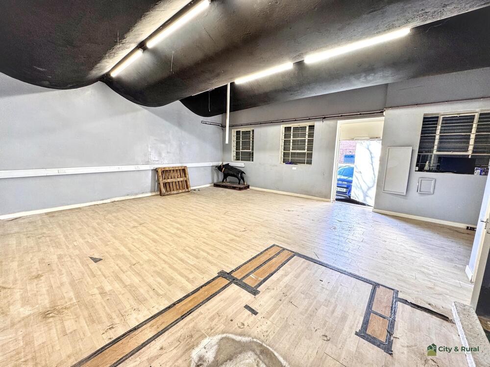 16 and 16A Emery Road property image 5