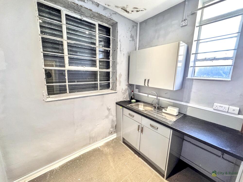 16 and 16A Emery Road property image 6