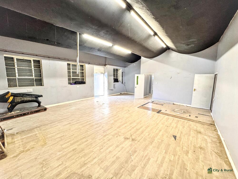 16 and 16A Emery Road property image 3