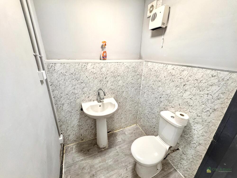 16 and 16A Emery Road property image 11