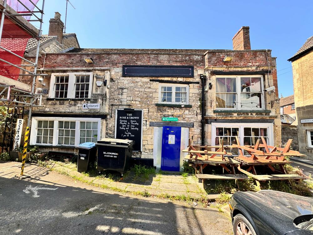 The Rose and Crown, 22 Market Place, Chippenham SN15 3HW property image