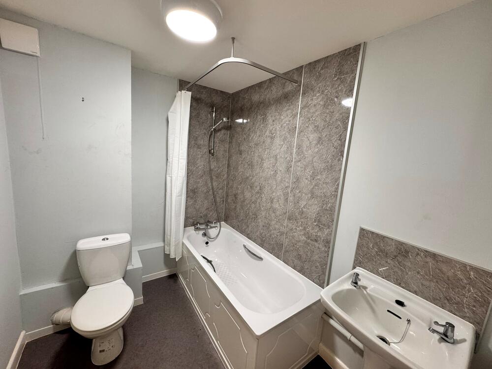 11 The Centre property image 6