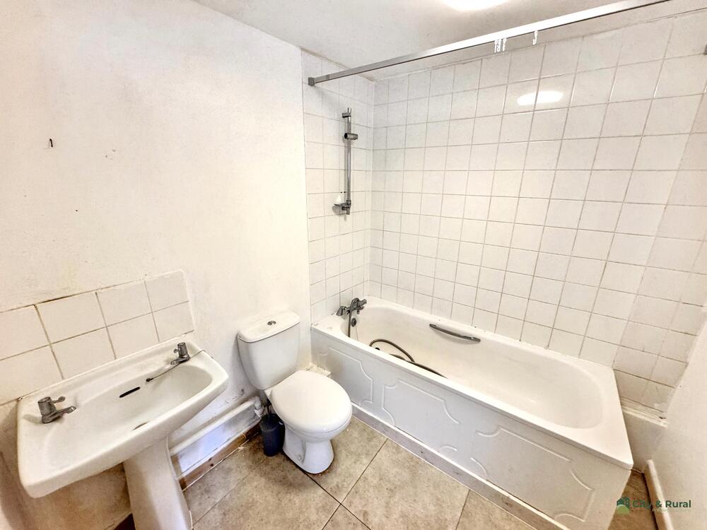 9A The Centre property image 6