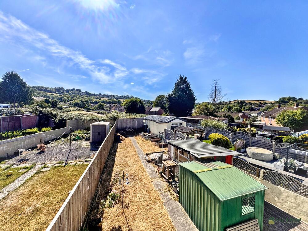 14 Redford Crescent property image 2