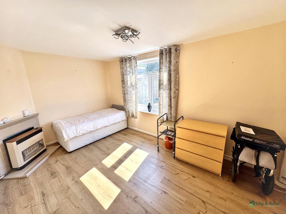 14 Redford Crescent property image 4