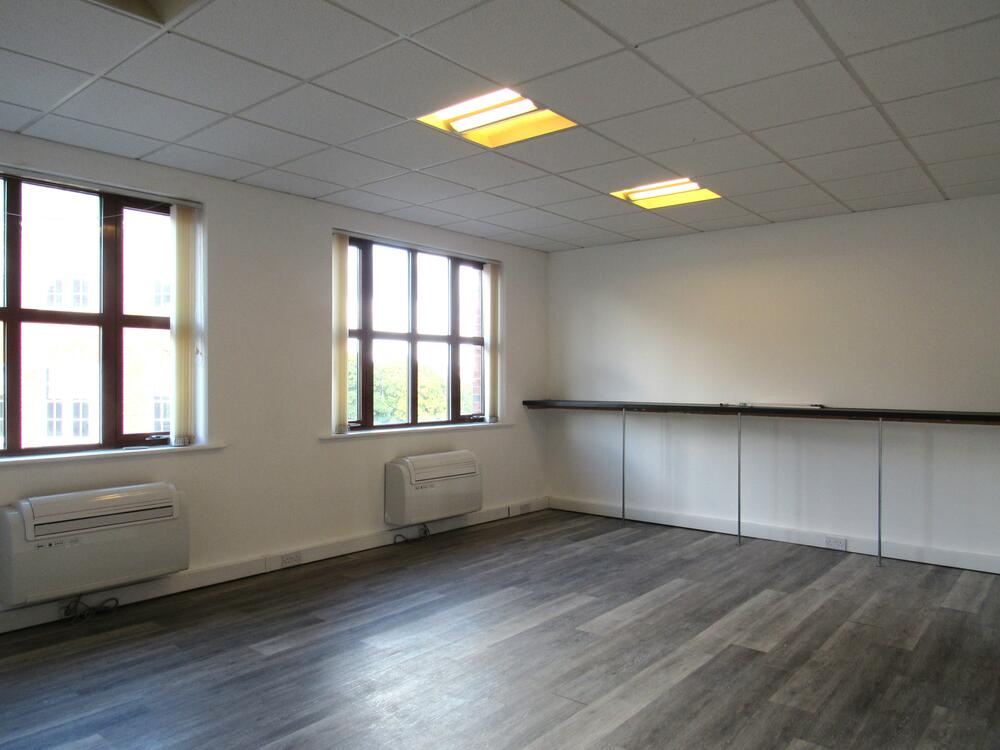 7, Royal Court, Chesterfield Property Image 4