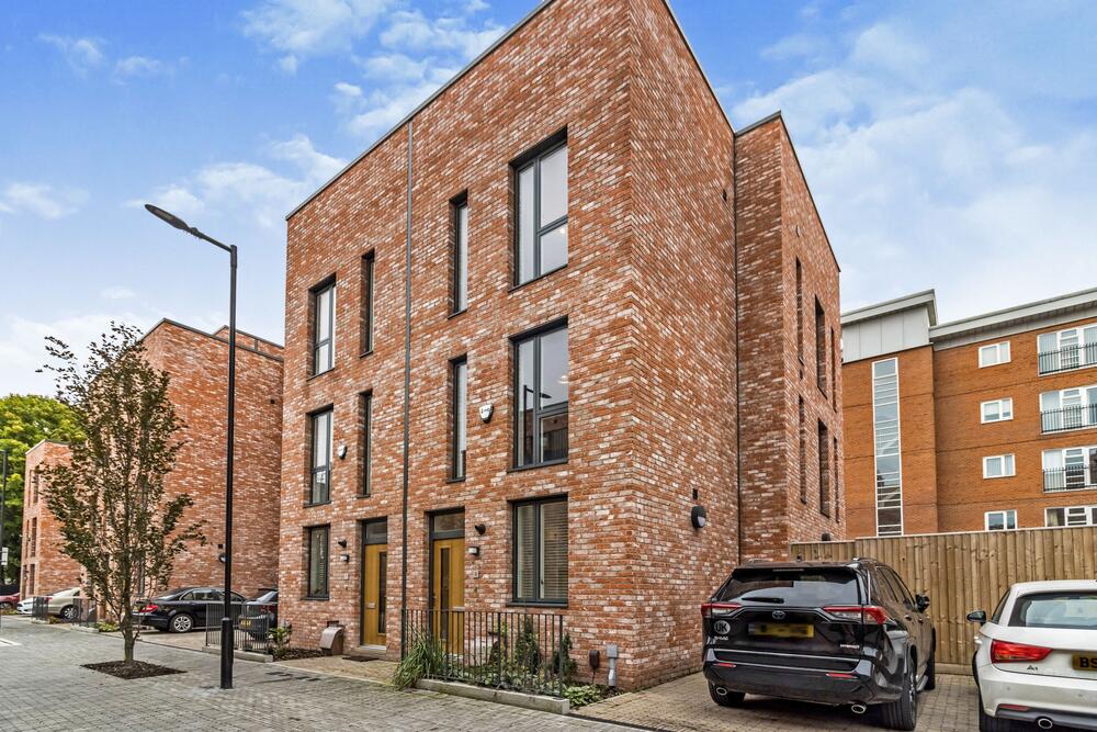 9 Sterling Avenue, Salford Property Image 1