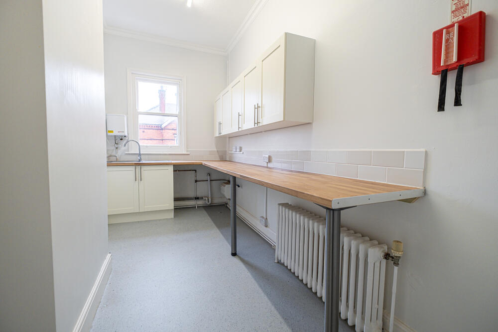 100 Saltergate, Chesterfield, Derbyshire S40 1LG