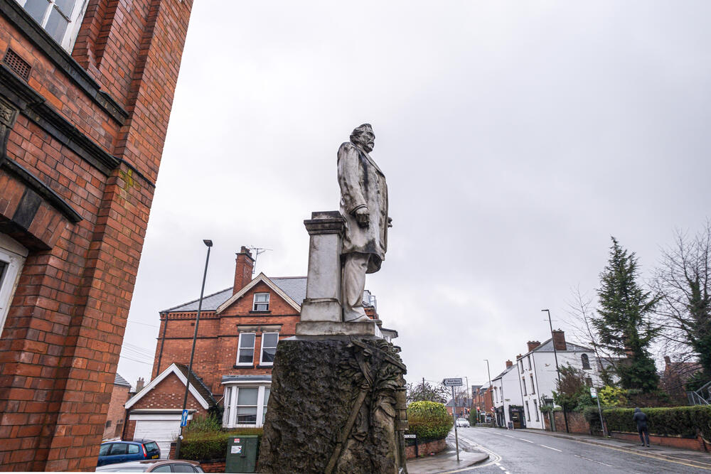 100 Saltergate, Chesterfield, Derbyshire S40 1LG