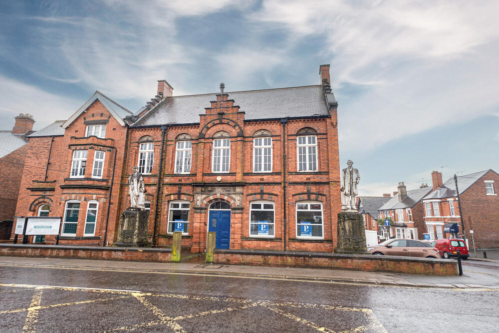 100 Saltergate, Chesterfield, Derbyshire S40 1LG