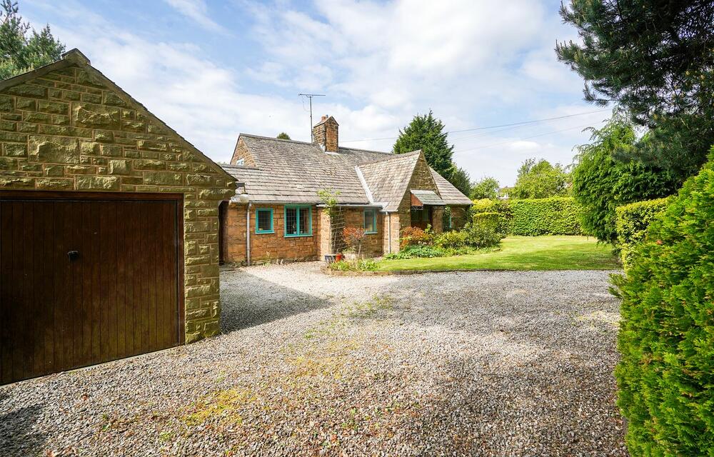 10 Hockley Lane, Wingerworth, Chesterfield Property Image 2