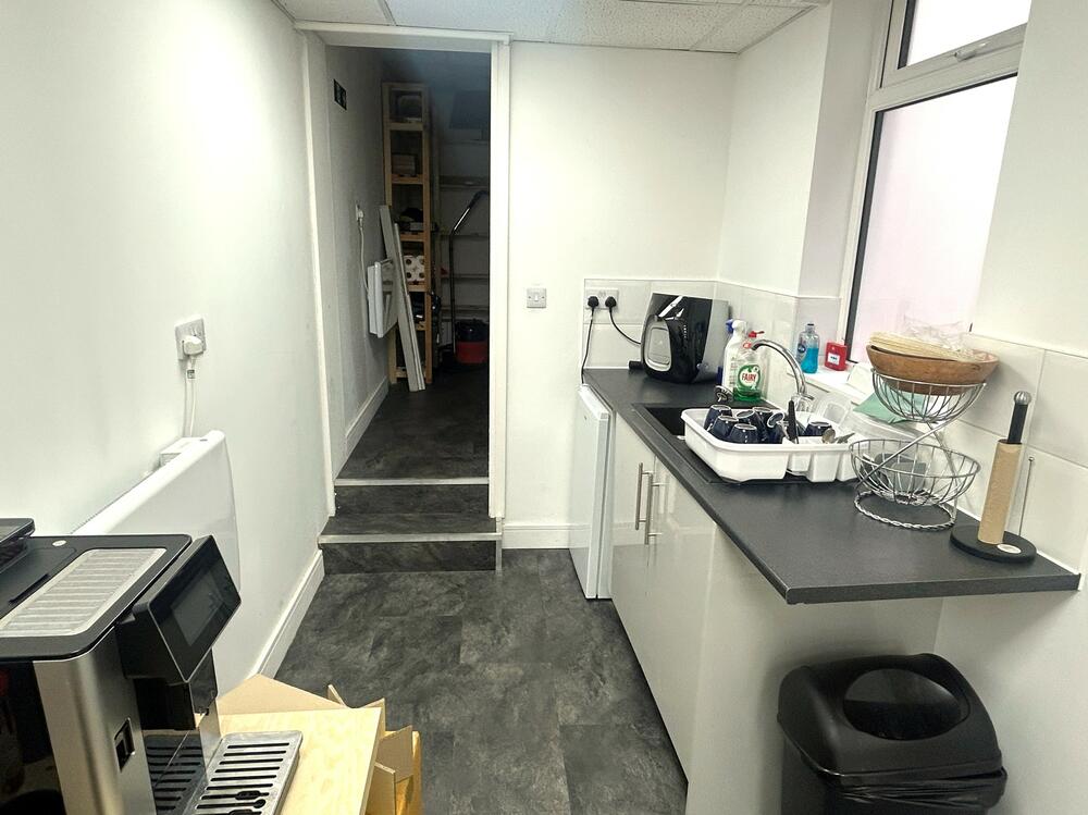 528 Sheffield Road, Chesterfield Property Image 3