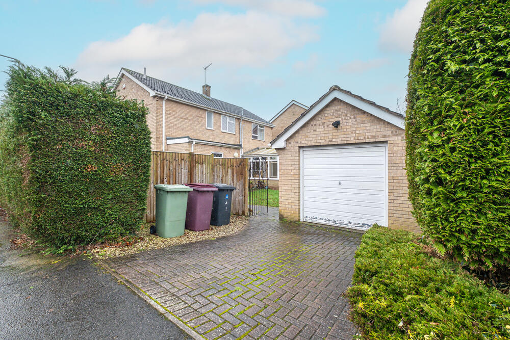 1 Pear Tree Avenue, Wingerworth, Chesterfield S42 6QB