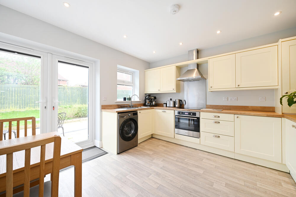 7 Poets Close, Holmewood, Chesterfield Property Image 3