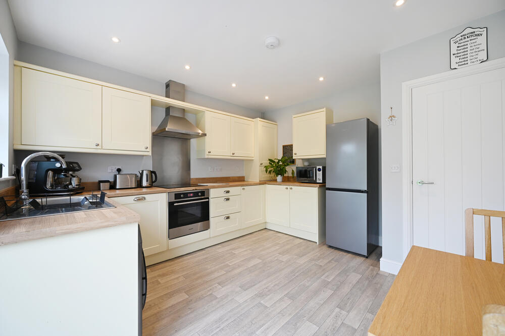 7 Poets Close, Holmewood, Chesterfield Property Image 2