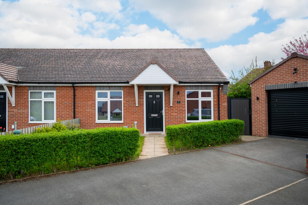 7 Poets Close, Holmewood, Chesterfield property image