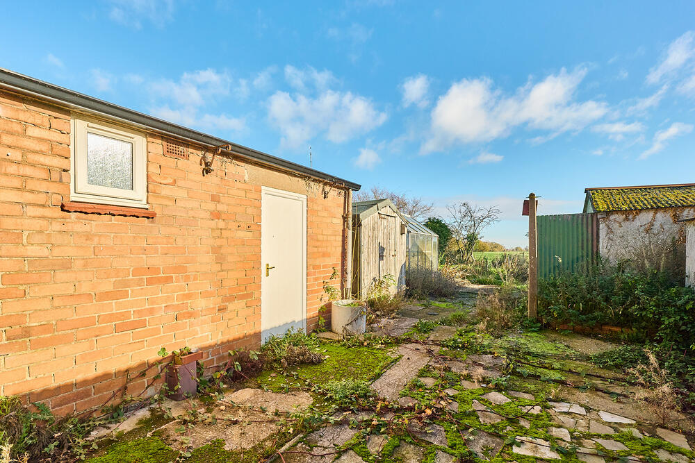 3 Heath Drive, Wattlesborough Heath, Halfway House, Shrewsbury, Shropshire SY5 9DX