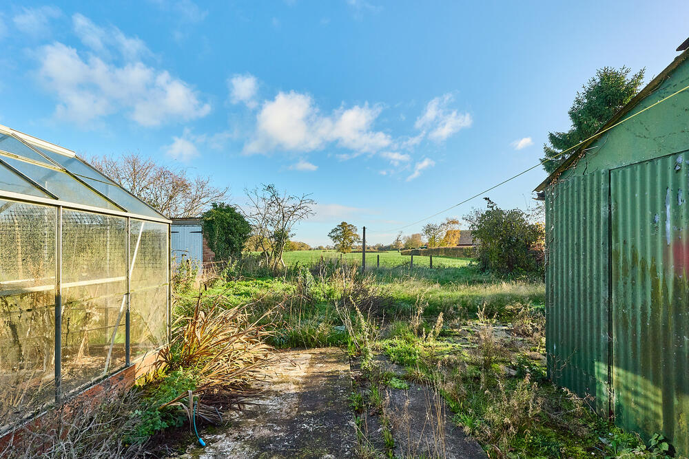 3 Heath Drive, Wattlesborough Heath, Halfway House, Shrewsbury, Shropshire SY5 9DX