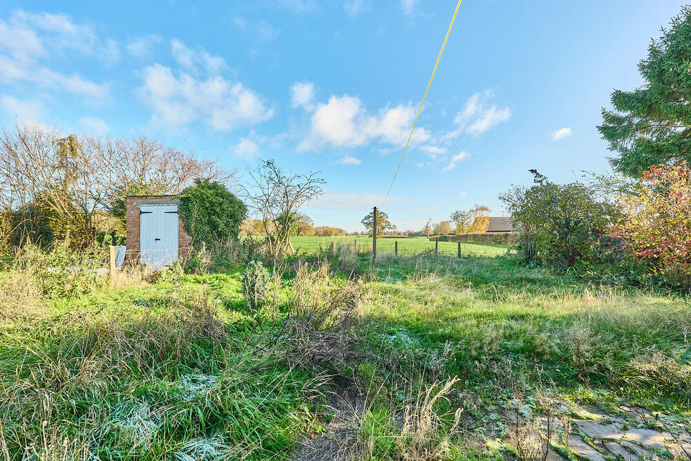 3 Heath Drive, Wattlesborough Heath, Halfway House, Shrewsbury, Shropshire SY5 9DX