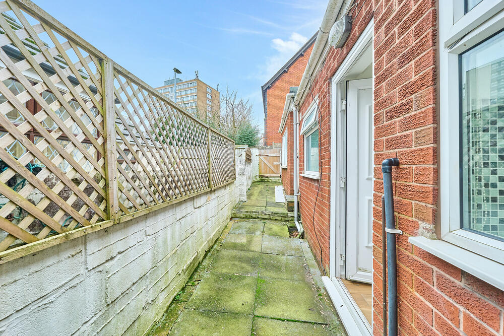 92 Baskerville Road, Hanley, Stoke-On-Trent, Staffordshire ST1 2DL