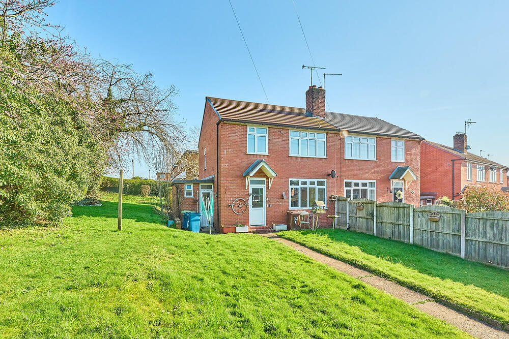 1 Woodlands Close, Stone, Staffs, Staffordshire ST15 0DX