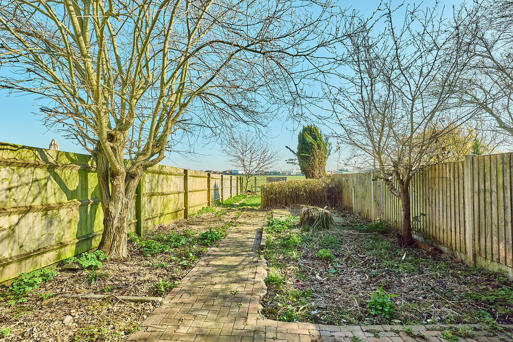 70 Moorfields, Holmcroft, Stafford, Staffordshire ST16 1NQ