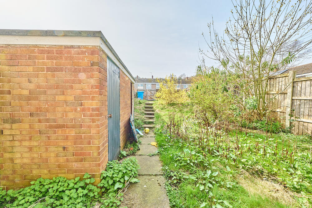 6 Common Walk, Huntington, Cannock, Staffordshire WS12 4NB