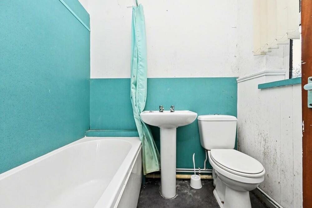 19 Salisbury Street, Tunstall, Stoke-On-Trent, Staffordshire ST6 6BS