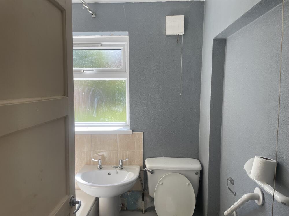 25 Castle Road, Dawley, Telford, Shropshire TF4 3EY