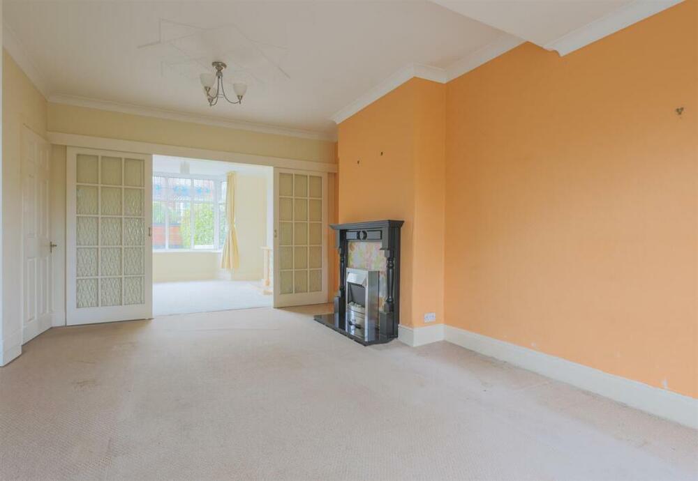 Photo of 15 Greenfield Cres, Cheadle, Stoke-on-Trent ST10 1JX