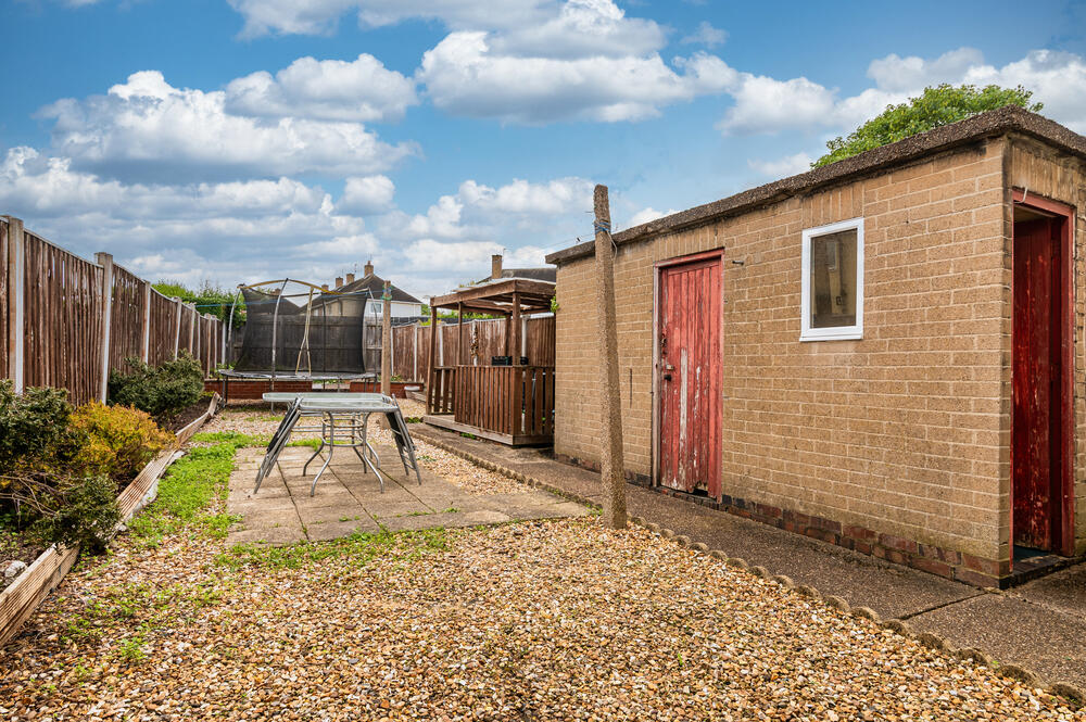 Photo of 21 Swansdowne Drive, Clifton, Nottingham, Nottinghamshire NG11 8HW